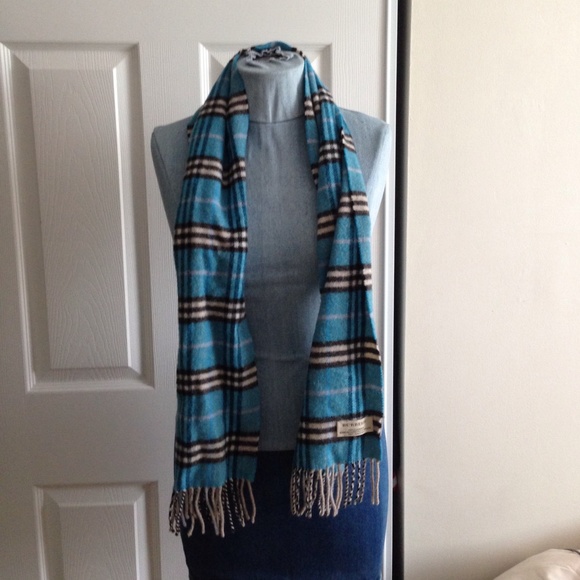 Authentic Burberry Wool Scarf - Picture 3 of 3